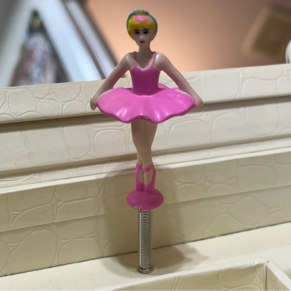 Child Music Jewelry Box - Ballerina 🩰 Pull-out Drawer with Ring Holder Tray - Picture 9 of 11
